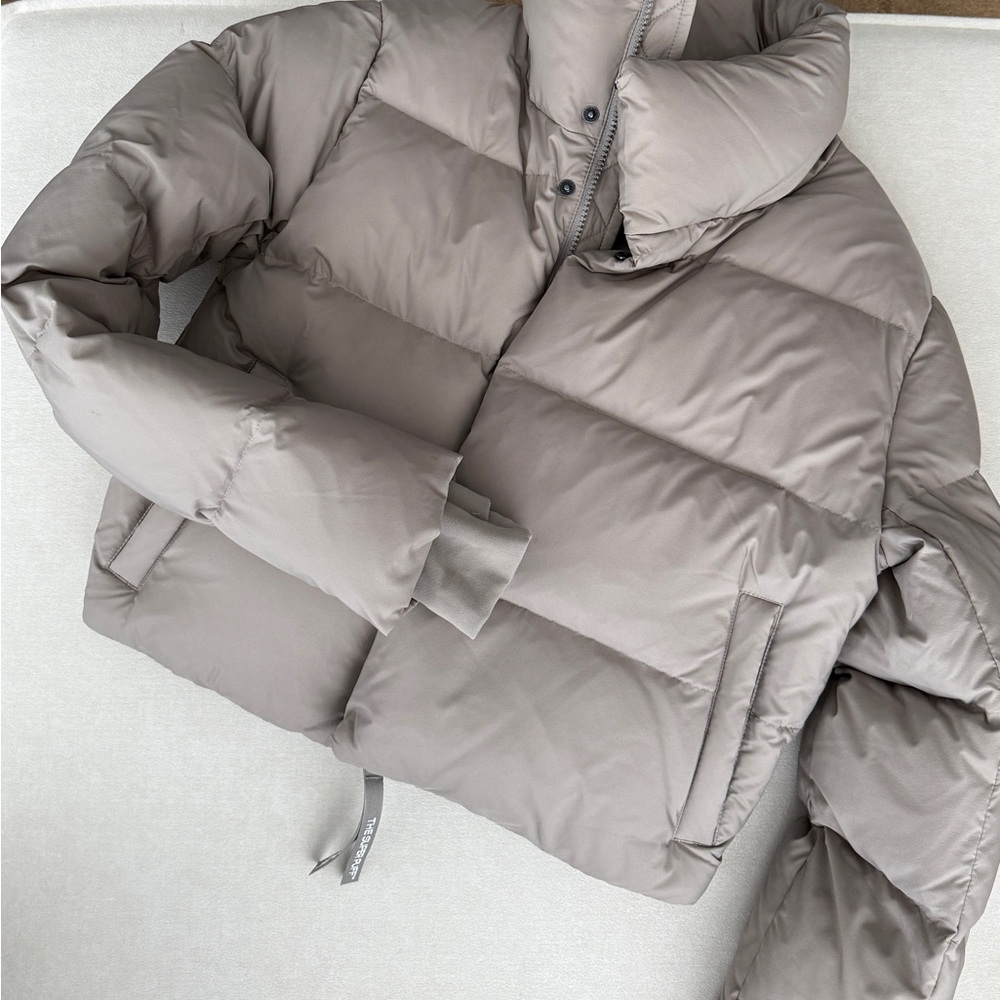 aritzia apres puffer jacket